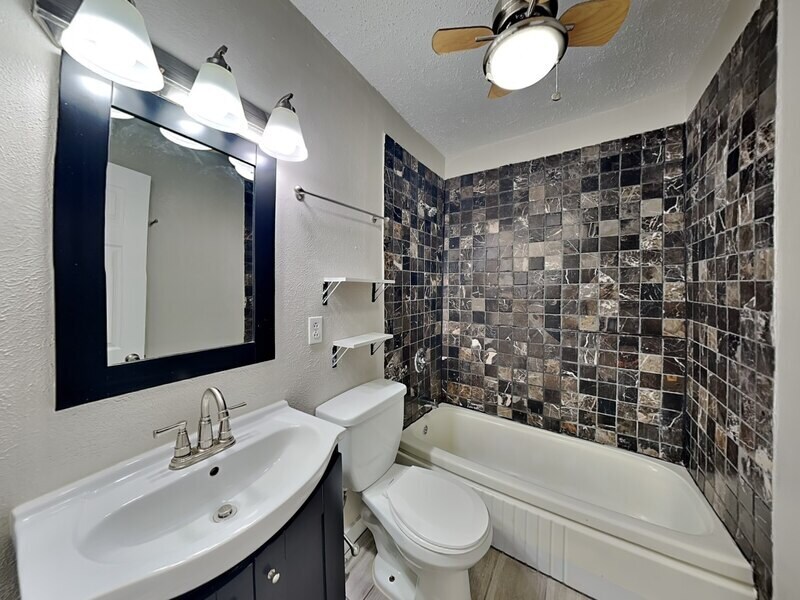 Building Photo - 2015 McMillan Ave