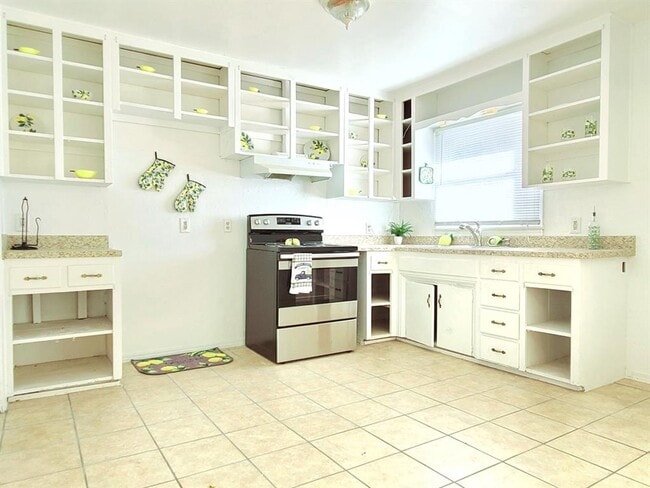 Building Photo - 3114 N Holman Ct