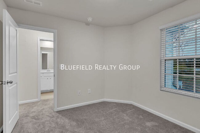 Building Photo - 808 Harper St