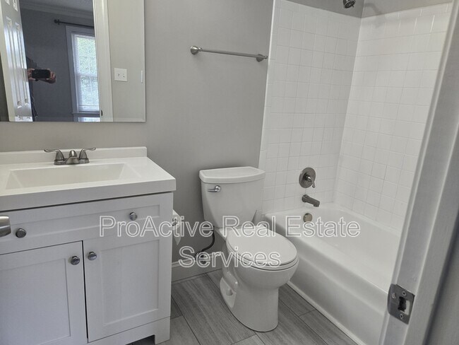 Building Photo - 674 Lord Dunmore Dr