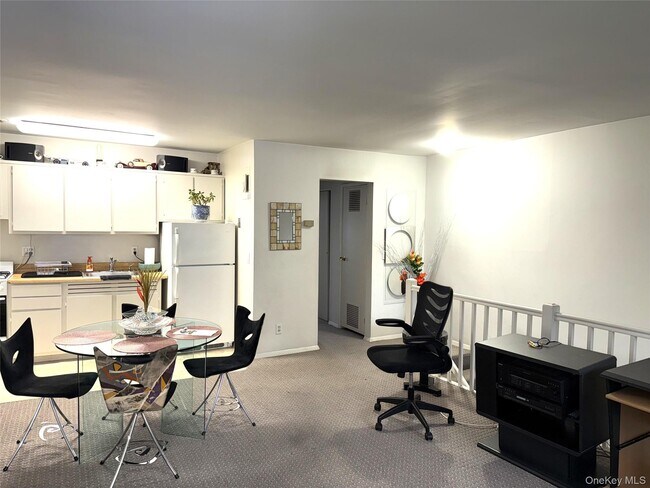 Building Photo - 3 Wyndover Woods Ln