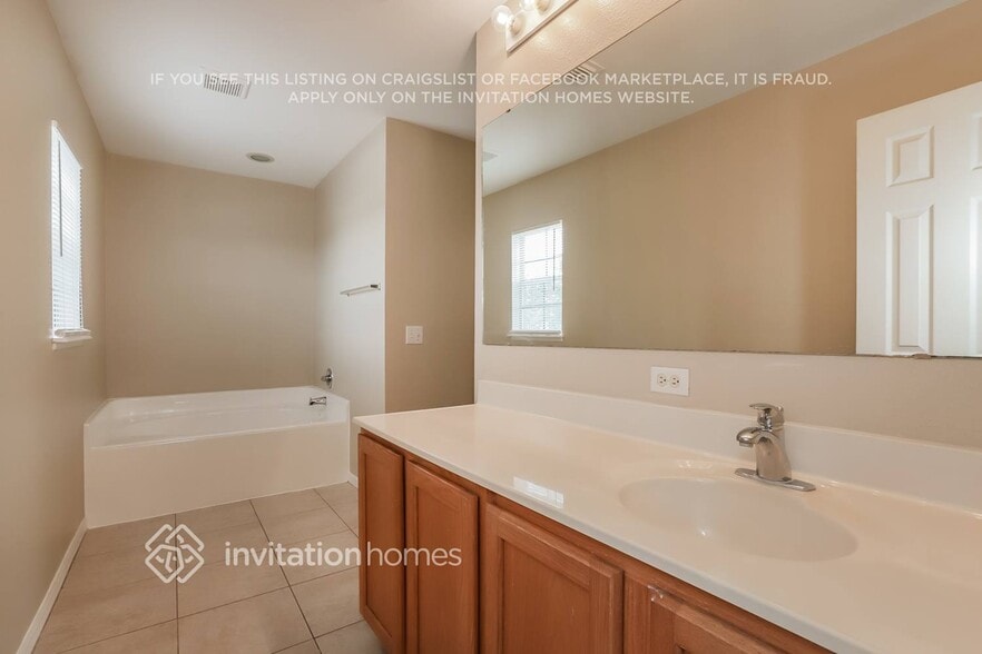 Building Photo - 692 Sunway Ln