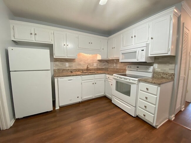 Building Photo - The Riverway at Aichele Terrace