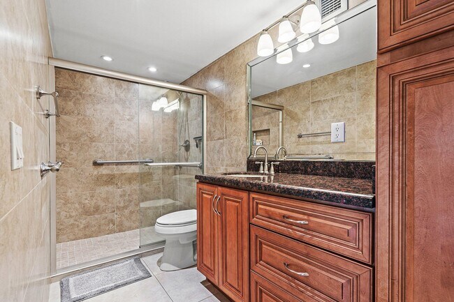 Building Photo - 550 Bayshore Dr