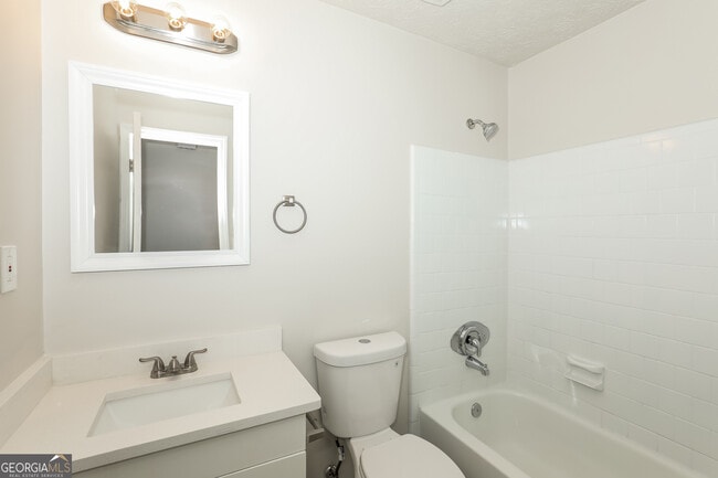 Building Photo - 9319 Forest Knoll Dr