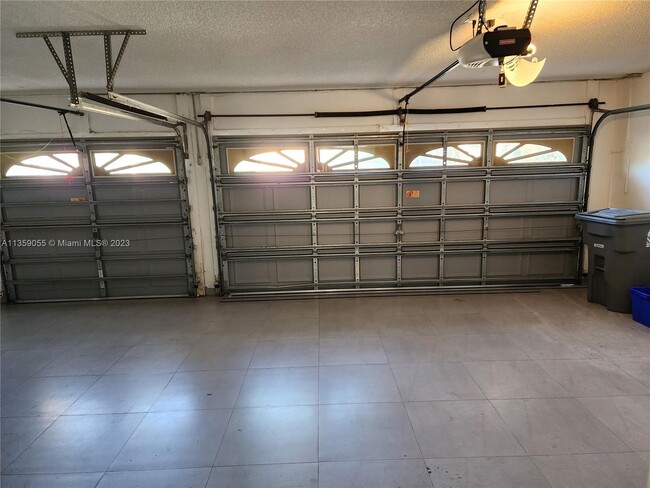 Building Photo - 10246 Lexington Estates Blvd