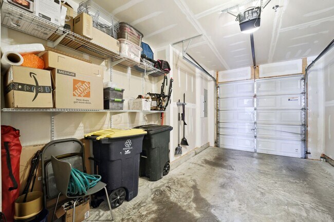 Building Photo - 910 Hall Station Dr