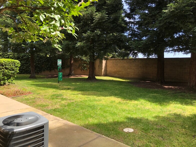 Pet area with pet station conveniently located right next to to the condo - 10001 Woodcreek Oaks Blvd