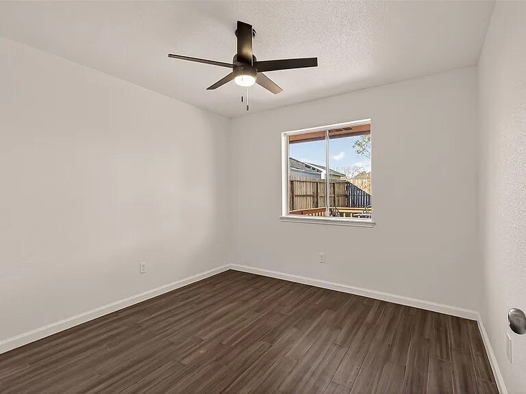 Building Photo - 1001 Eaglewood Ave