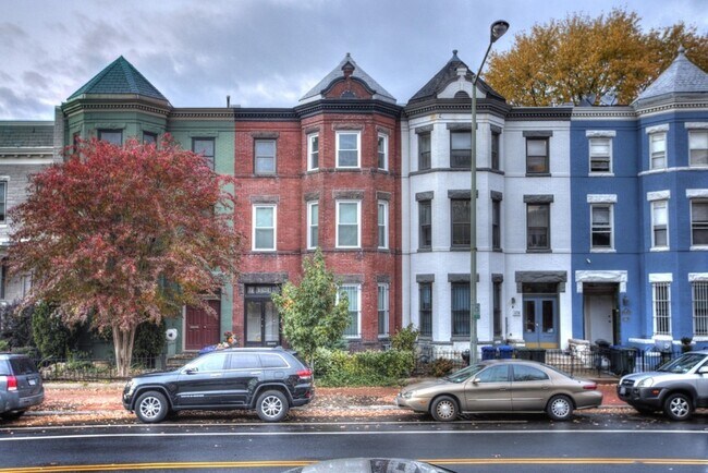 Building Photo - 632 F St NE