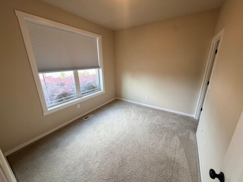 Building Photo - 14660 SW Mulberry Dr