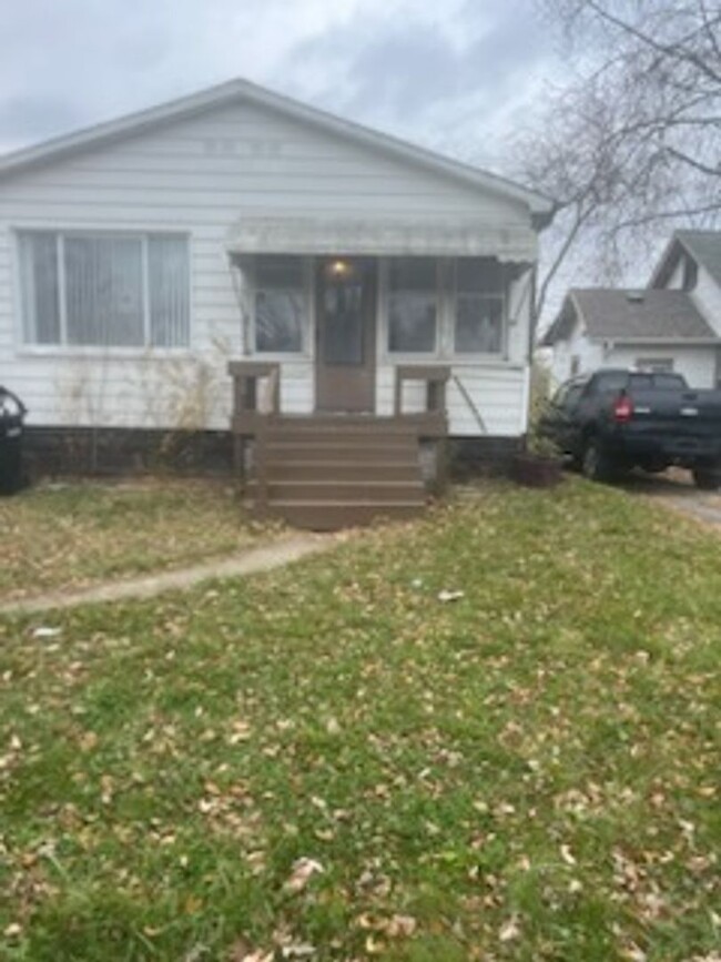 Building Photo - 3BR Home in Detroit - Recently Renovated