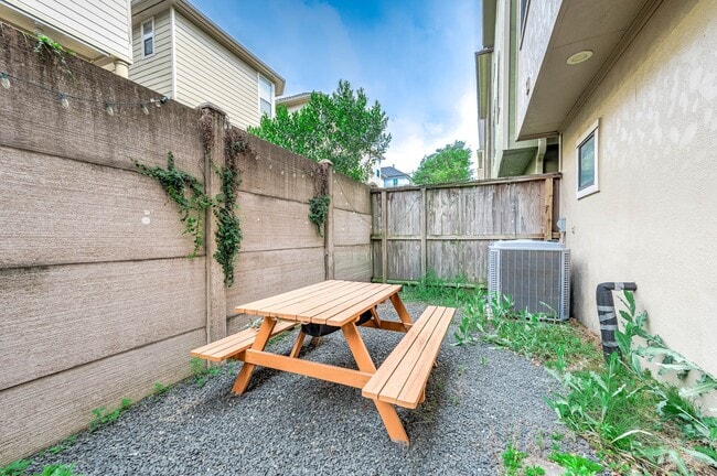 Building Photo - 620 Westcott St