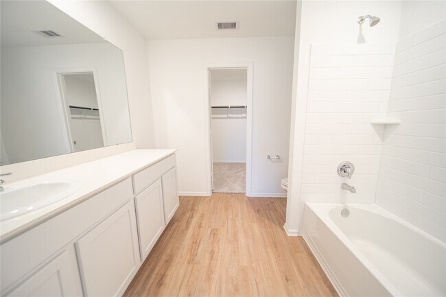 Building Photo - 9530 Brookside Point Dr