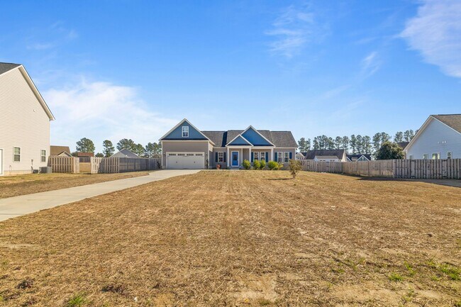 Building Photo - 3 bedroom 2 bathroom with a bonus room