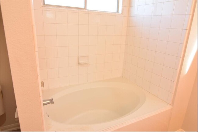 Building Photo - 6702 Albion Cresent Dr