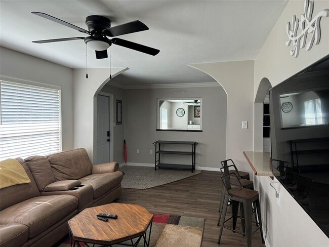 Building Photo - 2811 Poinciana Ct