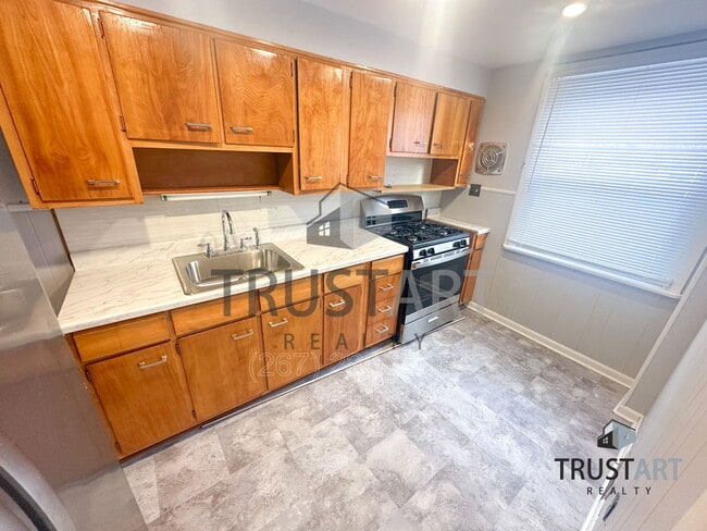 Building Photo - 5335 Cottage St