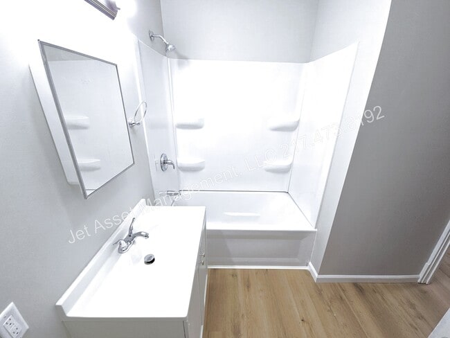 Building Photo - Beautifully updated 2 bedroom home for rent!