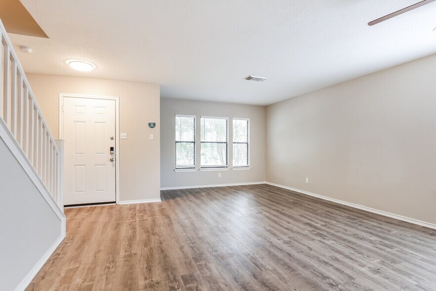 Building Photo - 8138 Cherry Glade