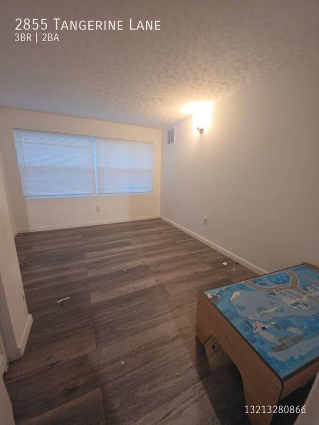 Building Photo - 2855 Tangerine Ln