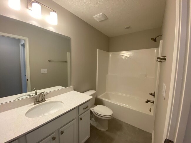 Building Photo - 3 BD 2.5 BA | 2 Car Garage | End Unit Townhome