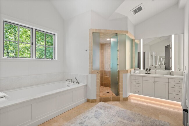 Building Photo - 289 Exhibition Ln