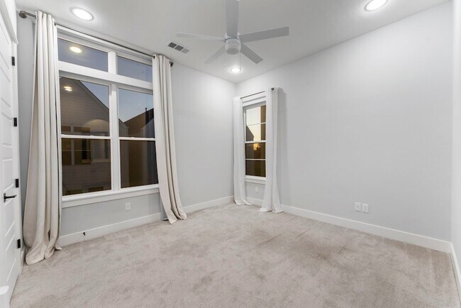 Building Photo - 113 Coronado St