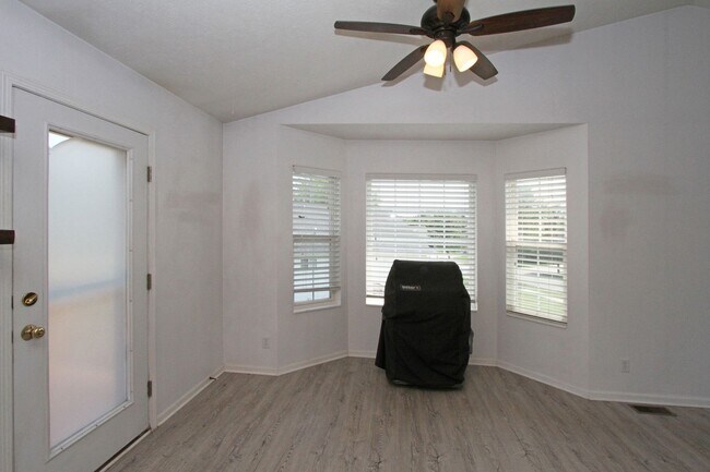 Building Photo - Timber Ridge Split Foyer