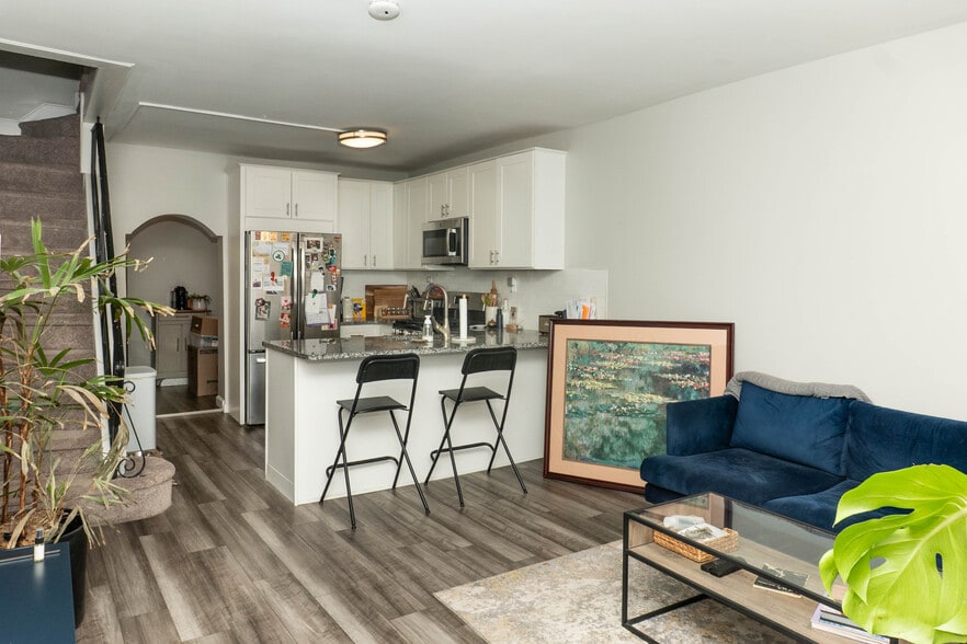 Building Photo - 1230 Mercy St