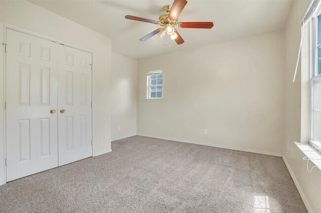 Building Photo - 2115 E 18th St