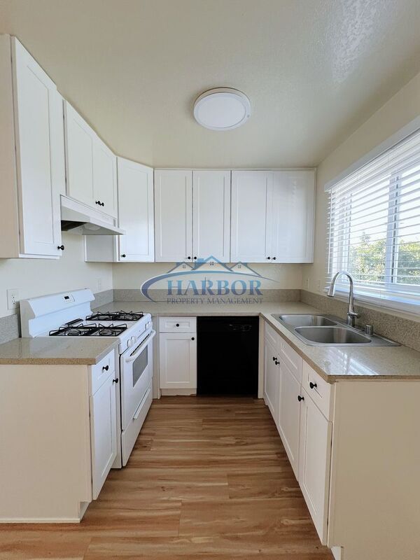 Building Photo - 4567 W 159th St