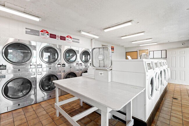 Building Photo - 210 Pelham Rd