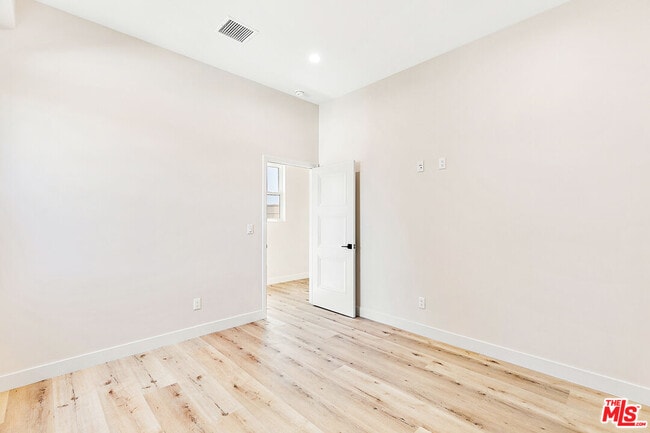 Building Photo - 16698 Moorpark St