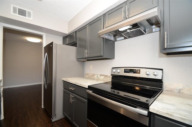 Building Photo - 5650 Birchmont Dr