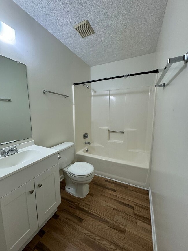 Building Photo - Snuggle Up on Sitton