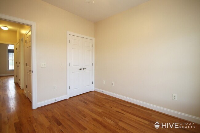 Building Photo - Peaceful One-Level Living with Mountain Views