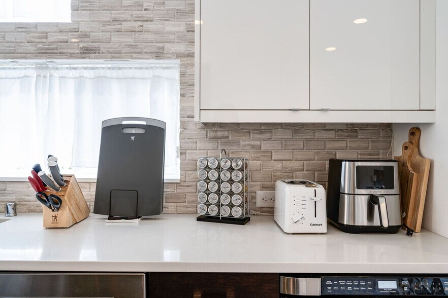 Building Photo - 724 3rd Ave N