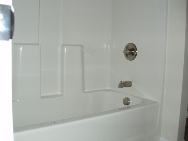 Building Photo - FOR RENT - 3 Bedroom / 1 Bath Ranch in Chesapeake!