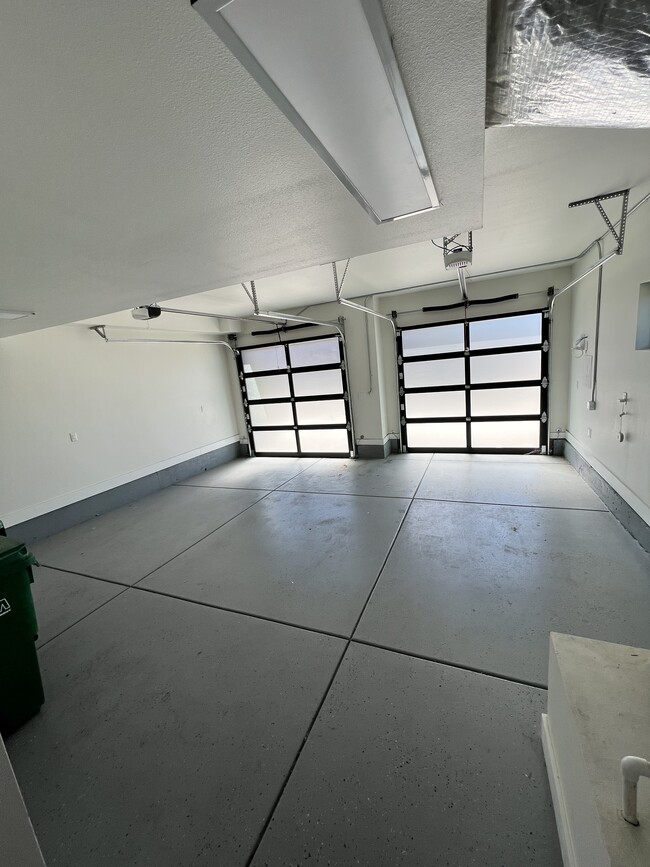 Building Photo - 100 High St