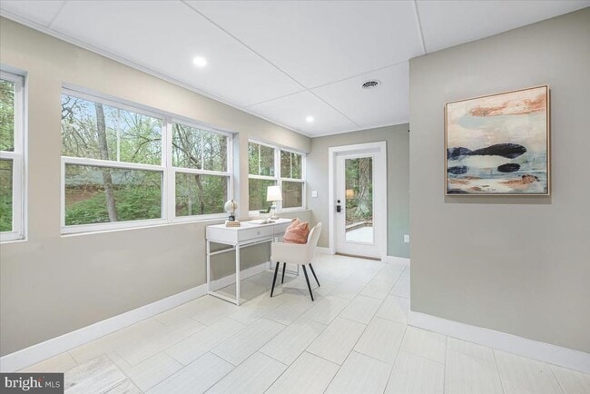 Building Photo - 901 Hobbs Dr