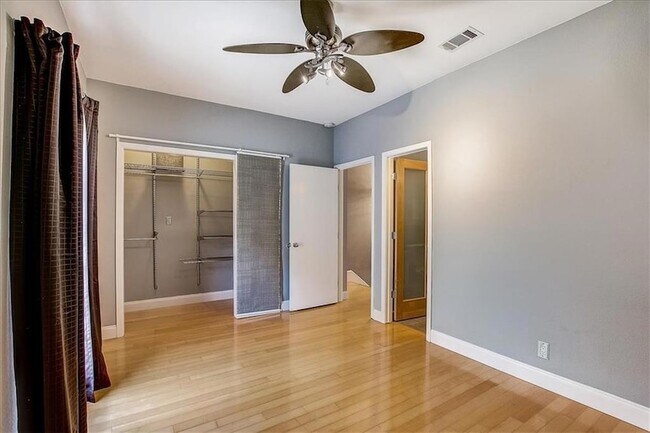 Building Photo - 1307 Kinney Ave