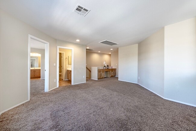 Building Photo - Southwest 5 bd 3 full bath with 2 car gara...