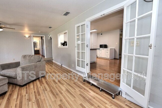 Building Photo - 2128 W La Loma Dr