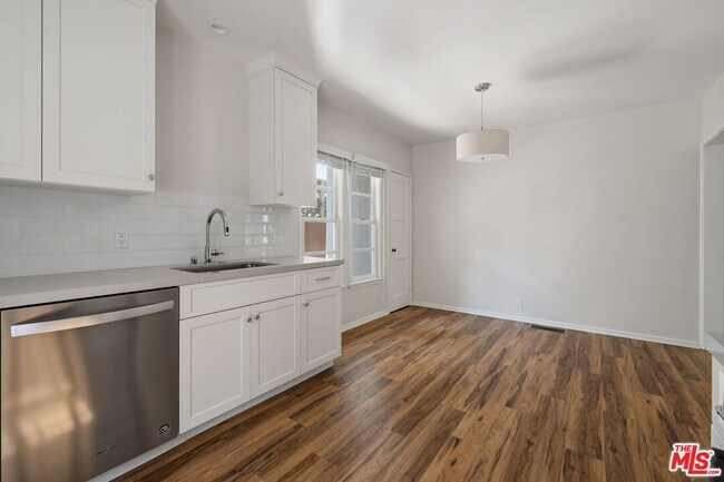 Building Photo - 1229 Smithwood Dr