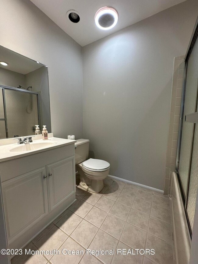 Building Photo - 143 Tanglewood Pl