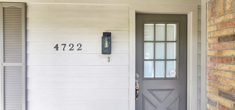 Doorway & Entry Light - 4722 Rainbow Run