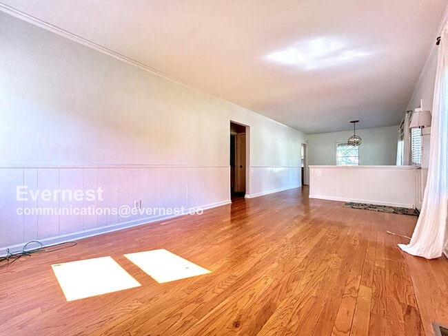 Building Photo - 1807 Dresden Dr NE