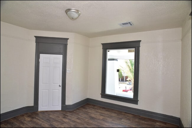 Building Photo - 2111 Portland Ave