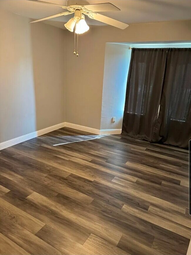 Building Photo - 3005 Summer Creek Ct